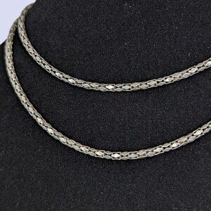 V. Dainty Mesh Chain Necklace